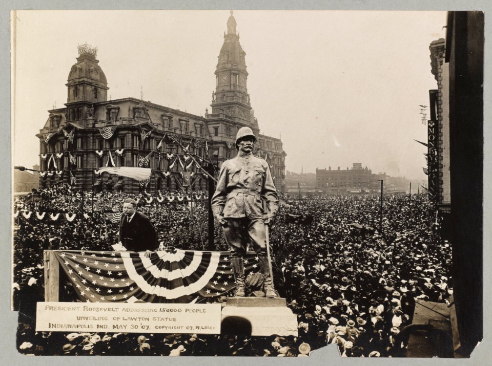 President Roosevelt addressing 150,000 people unveiling of Lawton Statue, Indianapolis, Ind., May 30, 1907 LCCN2013649612