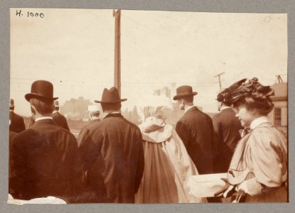 President T. Roosevelt, Mrs. Roosevelt, Miss Ethel and secret service guard entering P.R.R. Depot Jersey City LCCN2013651153