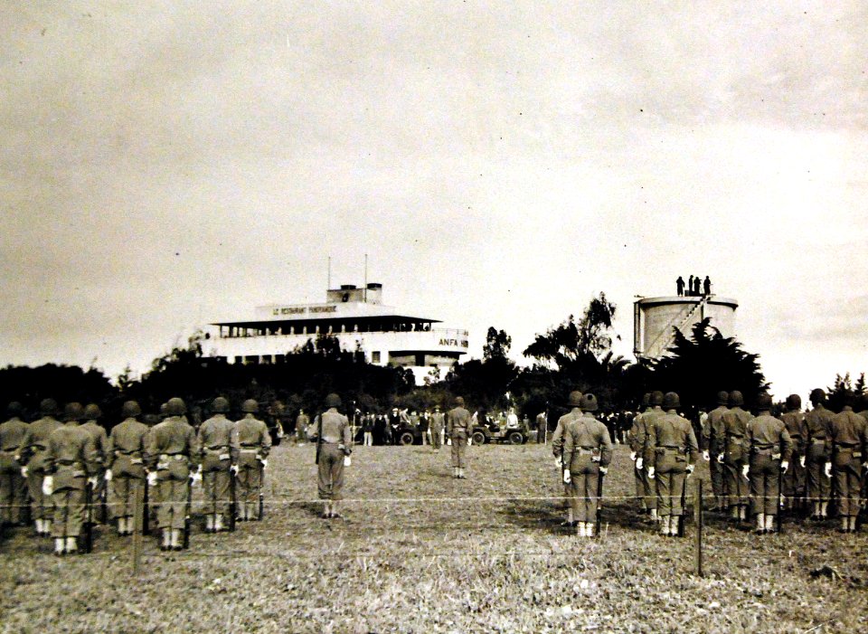President Roosevelt reviewing American troops, Anfa Hotel, Morocco, 1943 (24382691139)