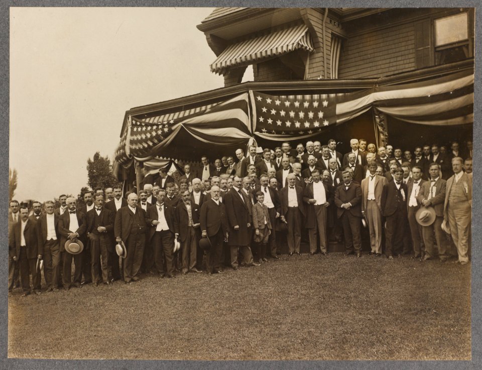 President Roosevelt, members of the Notification Committee and guests, Sagamore Hill, Oyster Bay, N.Y. LCCN2013651454