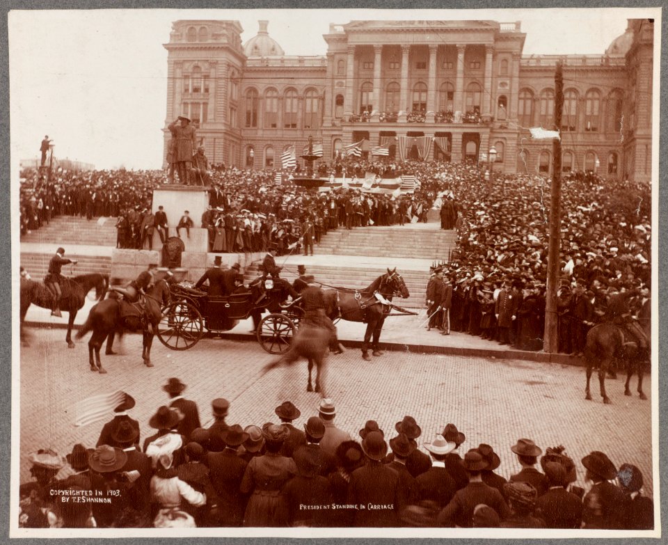 President standing in carriage LCCN2013649492