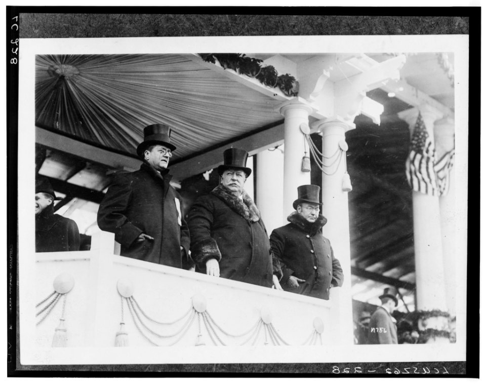 President Taft is here photographed with Edward F. Stallwagon (i.e. Edward J. Stellwagen), Chief of the Inaugural Committee, and with Vice President James S. Sherman-A severe blizzard LCCN00652333