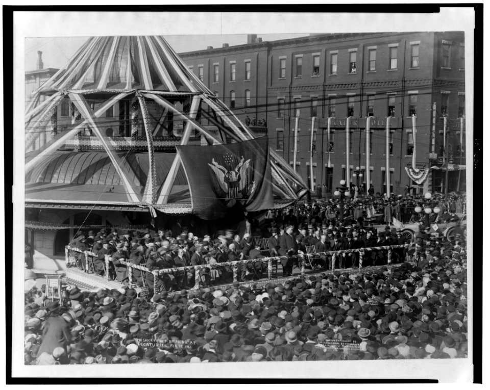 President Taft speaking at Decatur Ill., Feb. 11, 1911 LCCN2002697889