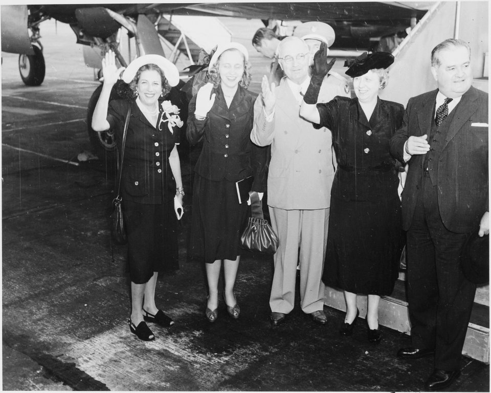 President Truman and members of his party wave good-bye before boarding his airplane to fly to Brazil. L to R, Mrs.... - NARA - 199688
