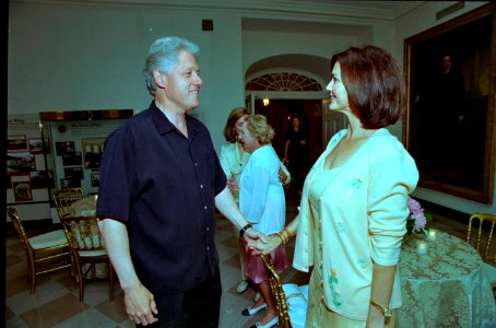 President William Jefferson Clinton at a movie screening outside the Family Theatre of the White House (07)