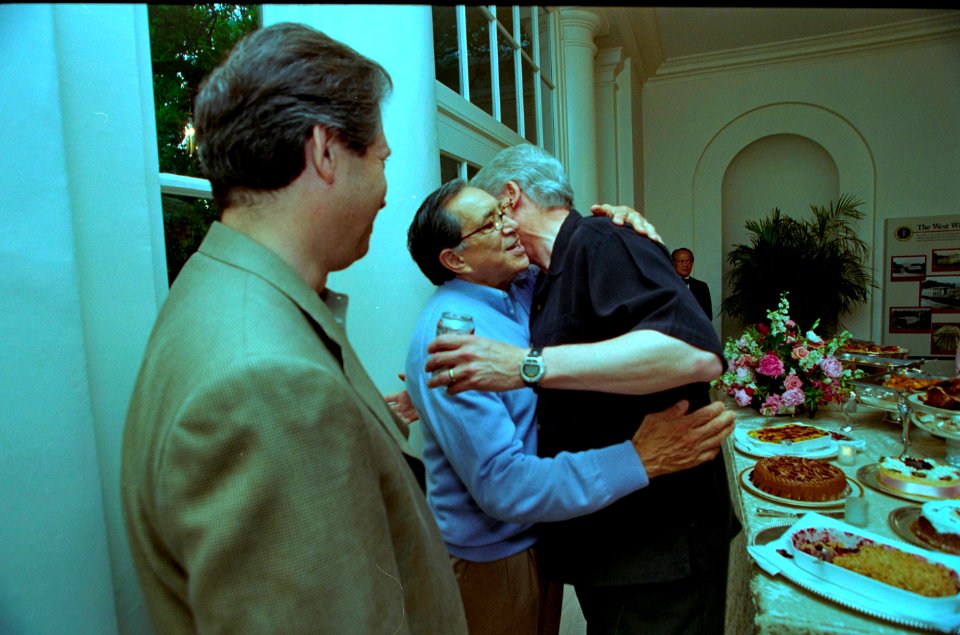 President William Jefferson Clinton at a movie screening outside the Family Theatre of the White House (23)