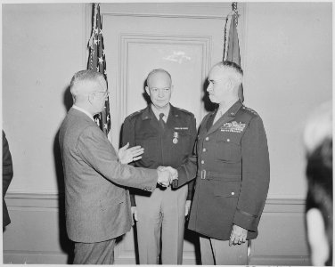 President Truman shakes hands with Gen. Omar Bradley, who has just been sworn in as Chief of Staff of the U. S. Army.... - NARA - 199629