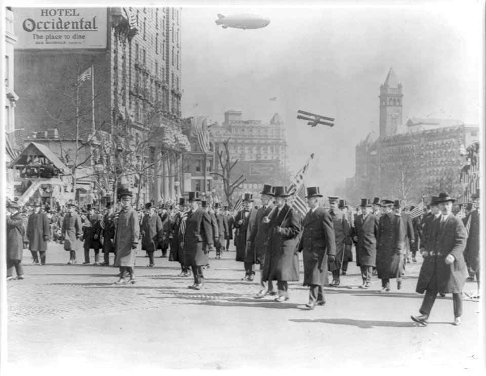 President Wilson marching in parade in honor of returned soldiers at 15th and Penna. Ave., Wash., D.C. LCCN2007682468