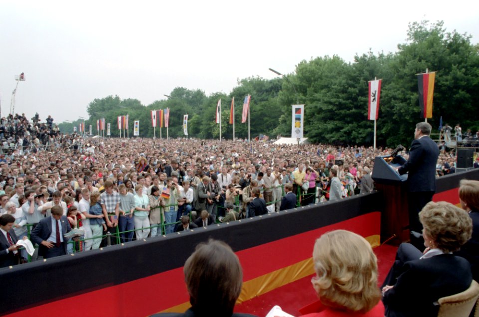 President Ronald Reagan delivers remarks at the Berlin Wall