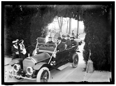 President Woodrow Wilson and wife Ellen Axson Wilson leaving the White House by car, Washington, D.C. LOC hec.02160