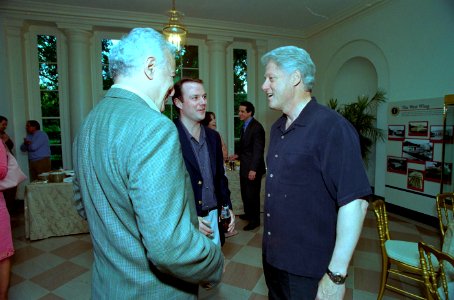 President William Jefferson Clinton at a movie screening outside the Family Theatre of the White House (01)