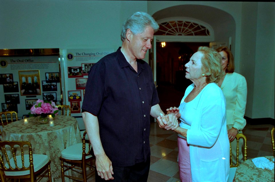 President William Jefferson Clinton at a movie screening outside the Family Theatre of the White House (05)