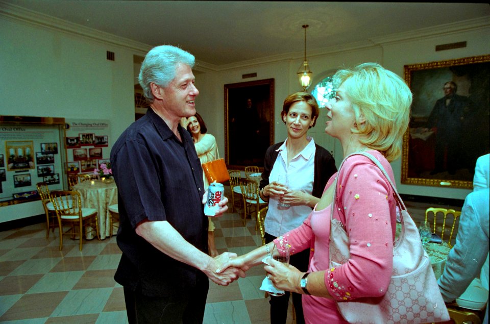 President William Jefferson Clinton at a movie screening outside the Family Theatre of the White House (09)