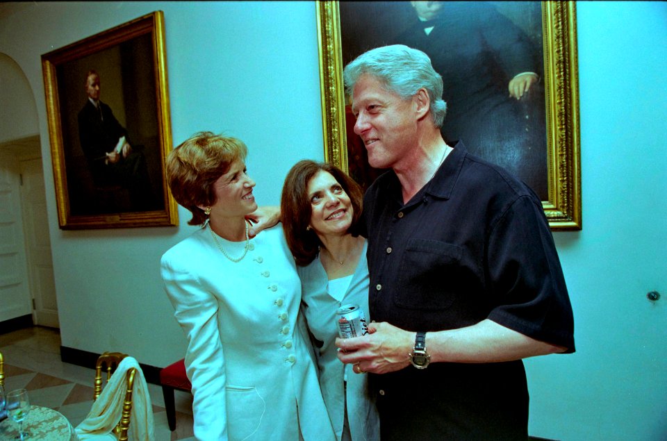 President William Jefferson Clinton at a movie screening outside the Family Theatre of the White House (13)