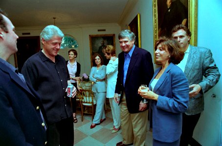 President William Jefferson Clinton at a movie screening outside the Family Theatre of the White House (21)