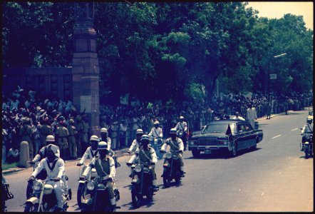 Presidential motorcade in India - NARA - 194295