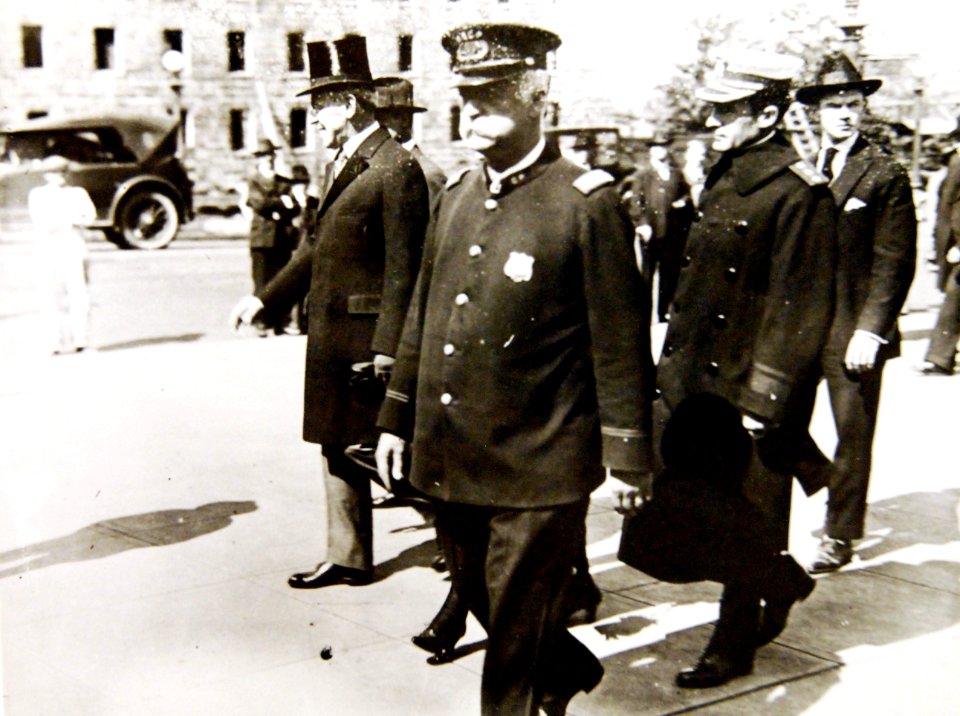 President Woodrow Wilson leaving the U.S. Capitol after his war address (36292068113)