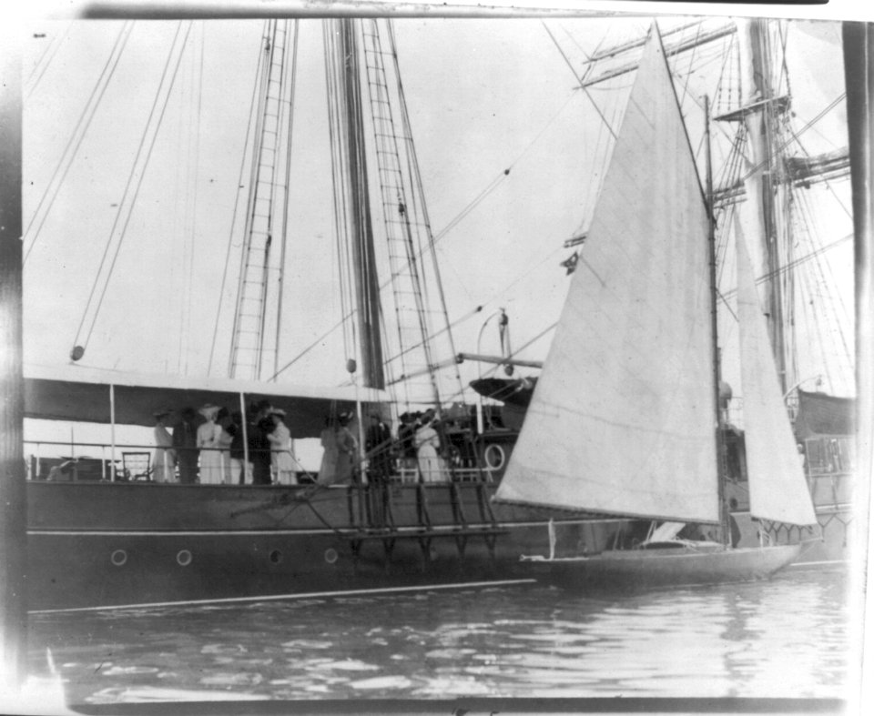 Presidential yacht at Oyster Bay, L.I., 1905- guests standing amid ships LCCN2007682448