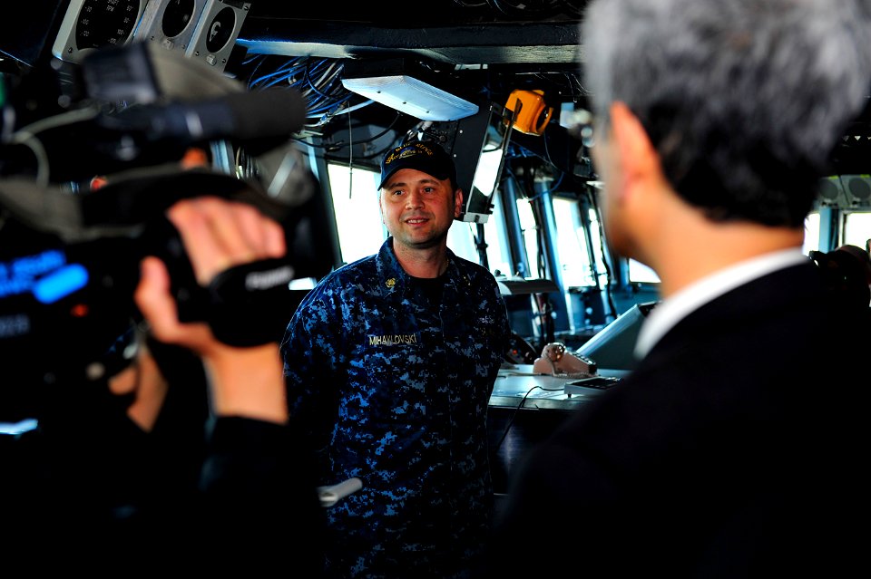 Press conference-media tour aboard USS Blue Ridge 150331-N-NT747-073