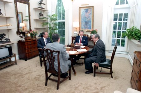 President Ronald Reagan, George H. W. Bush, Howard Baker, and Ken Duberstein photo