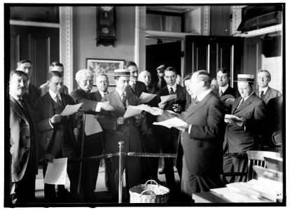 PRESS CORRESPONDENTS. WITH HOWARD BANKS OF NAVY DEPT. LCCN2016865526