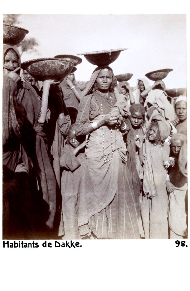 Pressbilder till Ars 11, reprofotografi av bild från resealbum - Hallwylska museet - 87786