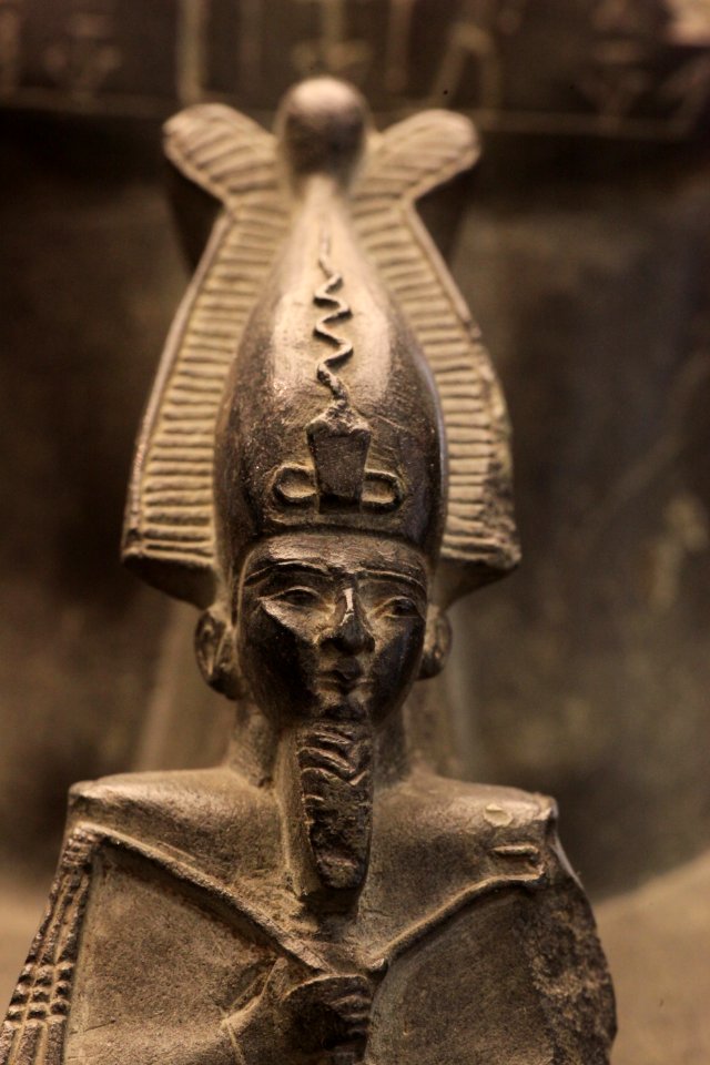 Priest Hor Neferibremen carrying Osiris-Eg 9-IMG 1074