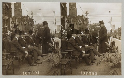 President Theodore Roosevelt seated talking with men at parade LCCN2013645461 photo