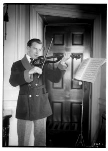 Prihopa (with violin) LCCN2014711770