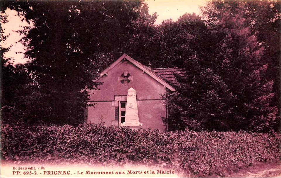 Prignac-et-Marcamps - Mairie et monument aux morts