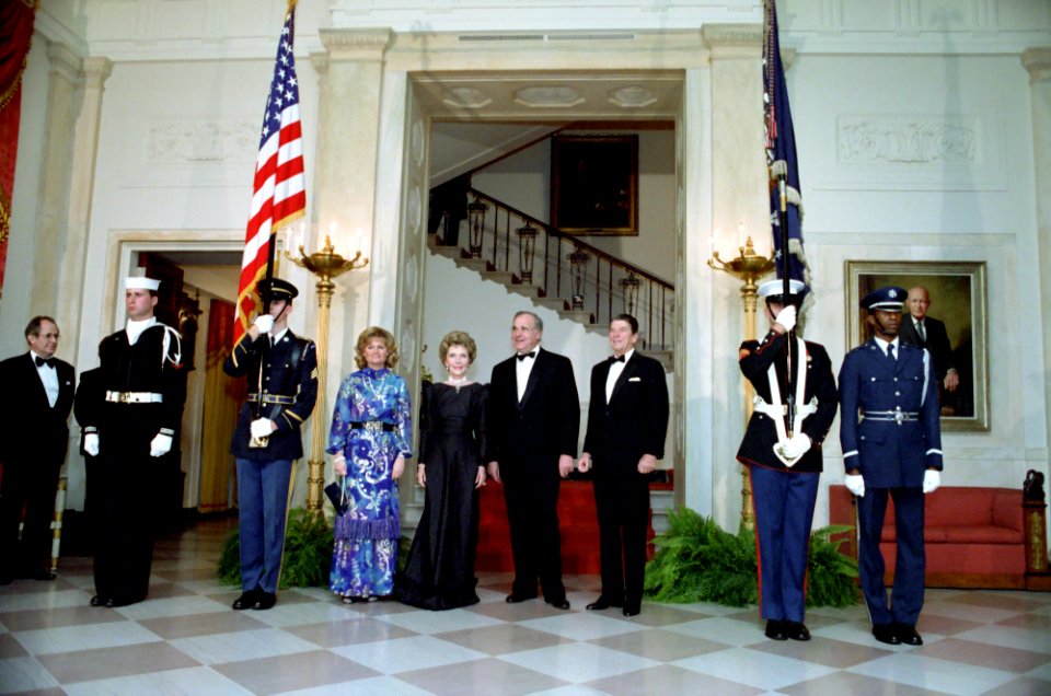 President Ronald Reagan, Nancy Reagan, Helmut Kohl, and Hannelore Kohl