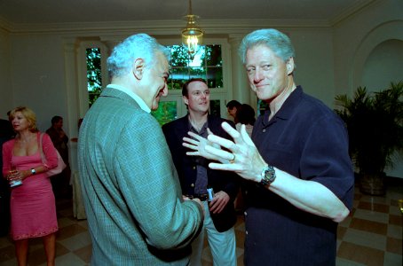 President William Jefferson Clinton at a movie screening outside the Family Theatre of the White House (02)