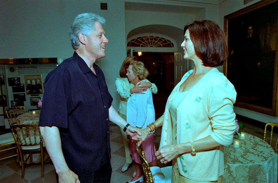 President William Jefferson Clinton at a movie screening outside the Family Theatre of the White House (06)