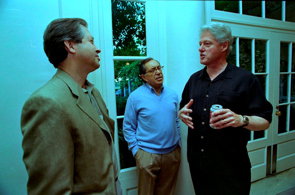 President William Jefferson Clinton at a movie screening outside the Family Theatre of the White House (26)