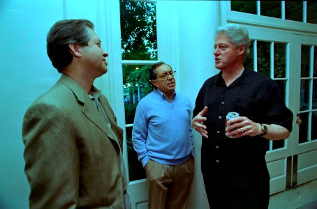President William Jefferson Clinton at a movie screening outside the Family Theatre of the White House (26)