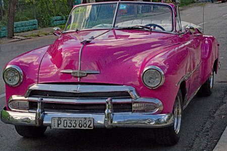 Almendron chevy pink photo