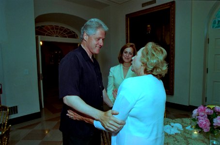 President William Jefferson Clinton at a movie screening outside the Family Theatre of the White House (04)