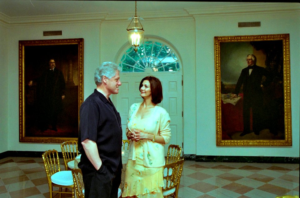 President William Jefferson Clinton at a movie screening outside the Family Theatre of the White House (08)