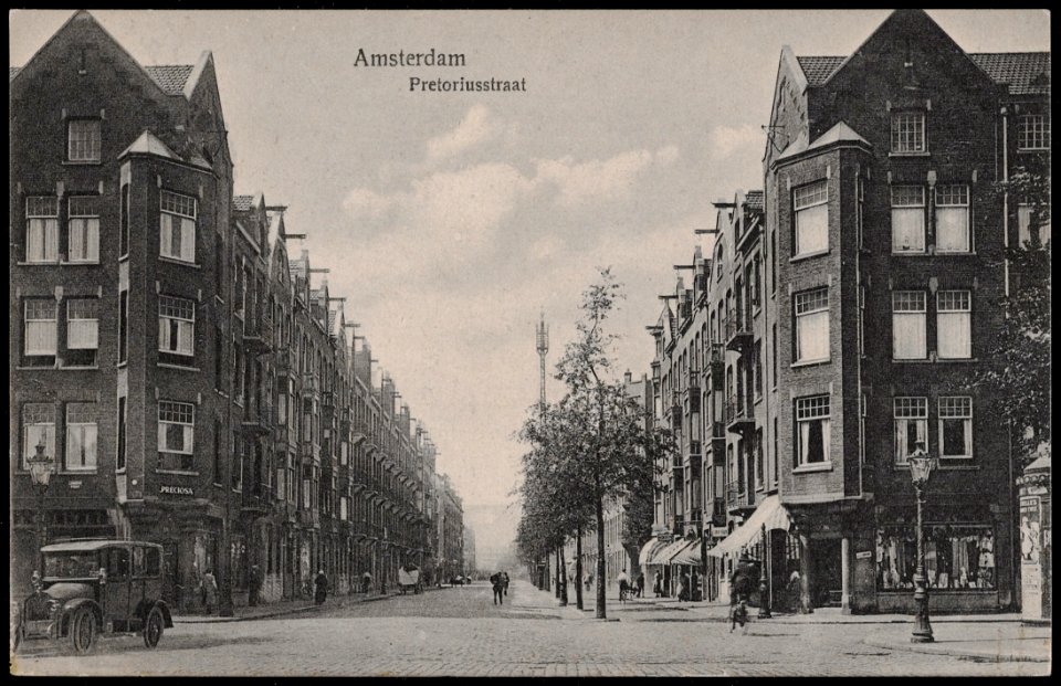 Pretoriusstraat, gezien vanuit de Linnaeusstraat. Uitgave Weenenk & Snel, Den Haag, Afb PRKBB00376000002