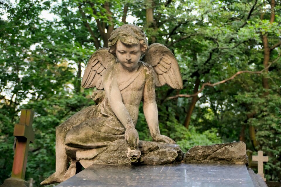 Monument figure bereavement
