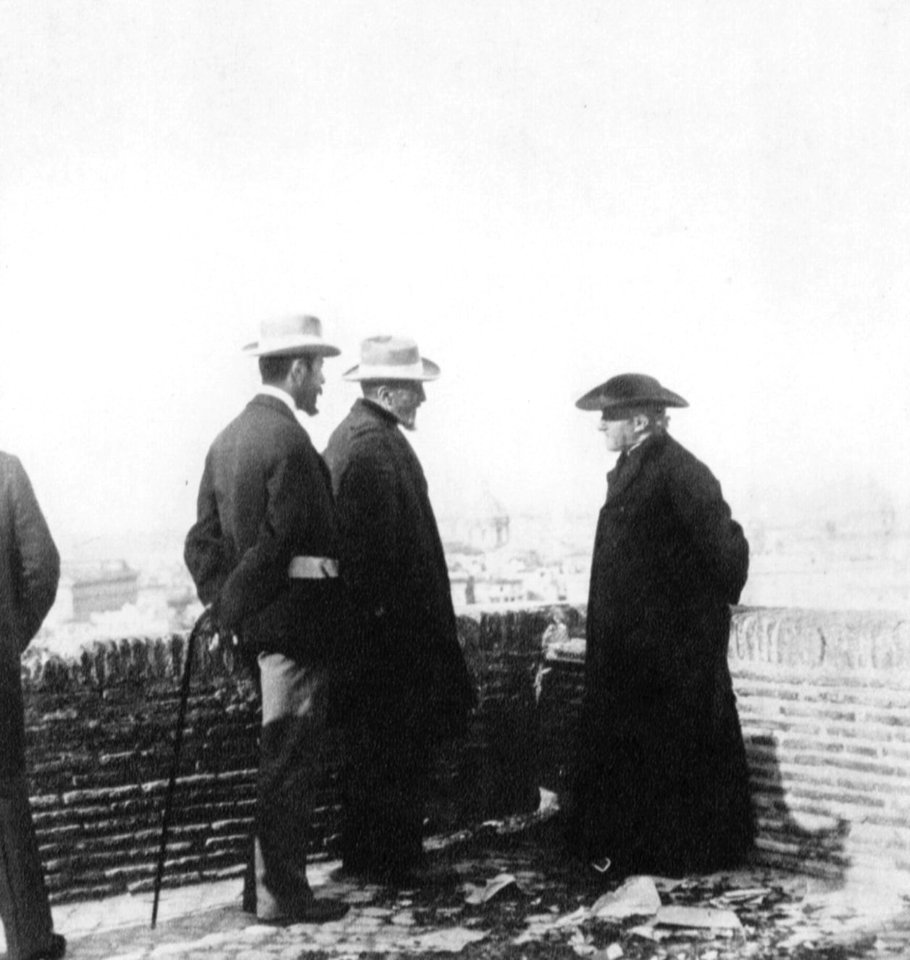 Primoli, Giuseppe - Jules Claretie, Graf Napoleone Barisani und Vater Louis Duchesne (Zeno Fotografie)