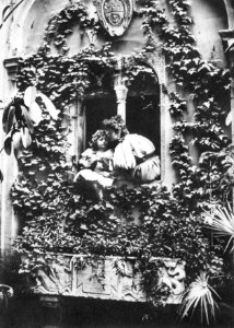 Primoli, Giuseppe - Maria d'Annunzio mit ihrem Sohn Mario (Zeno Fotografie)