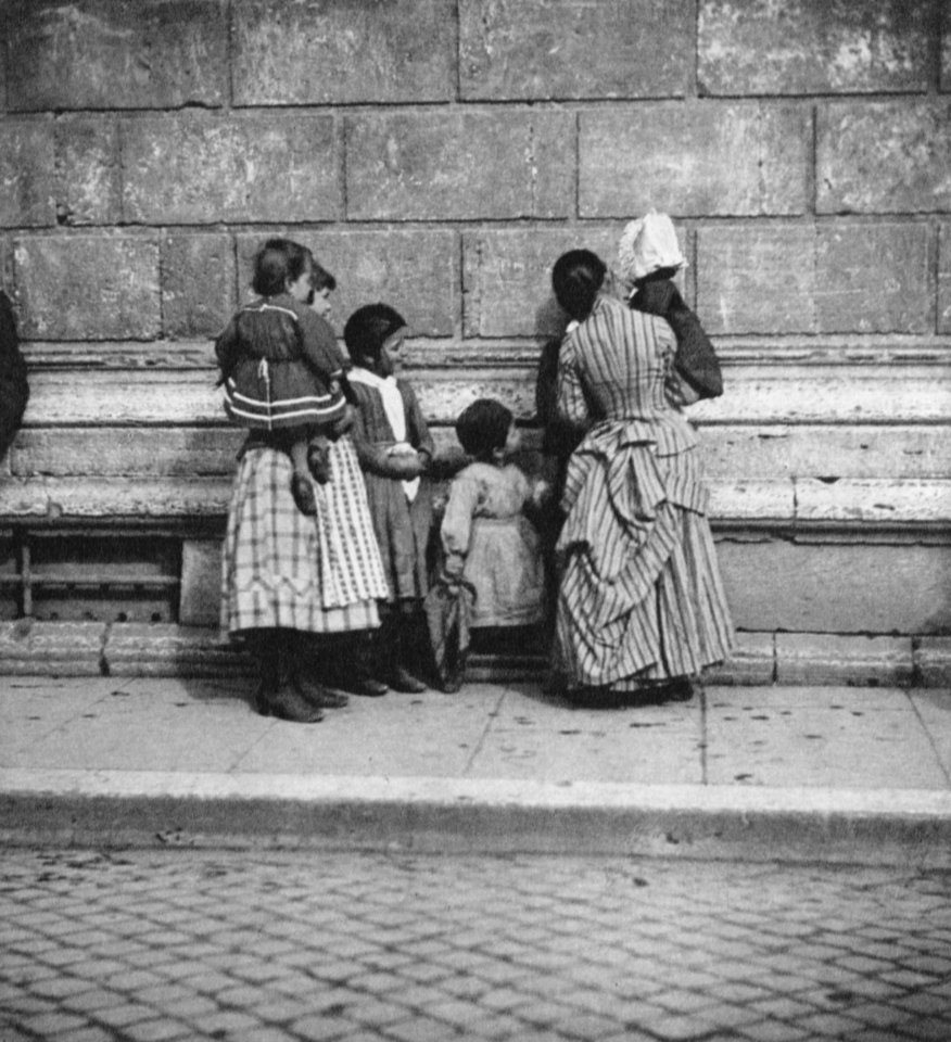 Primoli, Giuseppe - Frau und Kinder am Scossacavalliplatz (Zeno Fotografie)