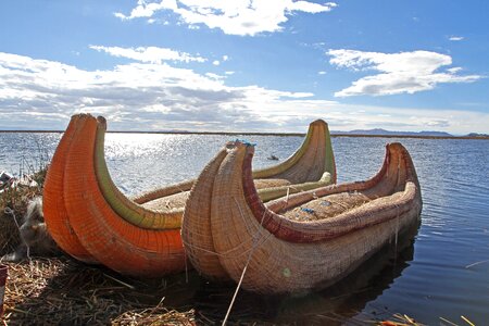 Peru lake-titicaca canoes