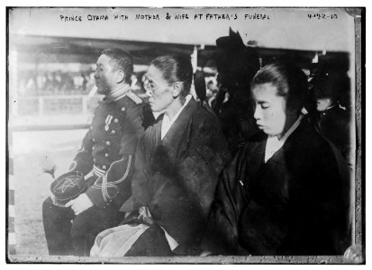 Prince Oyama with mother & wife at father's funeral LCCN2014704020