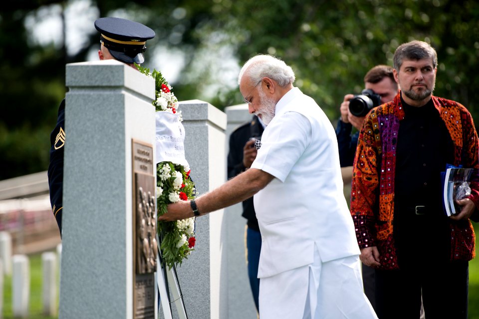 Prime Minister of India lays a wreath at the Tomb of the Unknown Soldier in Arlington National Cemetery (27234683780)