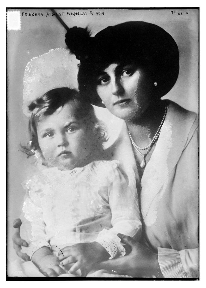 Princess August Wilhelm & son LCCN2014699058