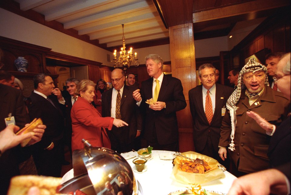 Prime Minister Ehud Barak of Israel, Secretary of State Madeleine Albright, President Bill Clinton, interpreter Gamal Helal, and Yasser Arafat of the Palestinian Authority