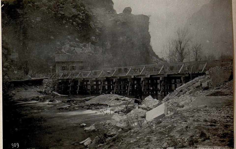 Primolano.Hergestellte Notbrücke. (BildID 15636707)