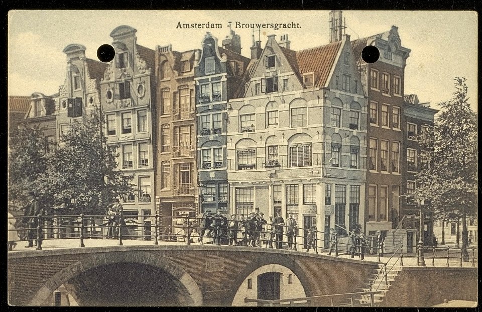 Prinsengracht 2-12 met rechts Brouwersgracht 101-105. Uitgave Brouwer & de Veer, Amsterdam, Afb ANWU01748000006
